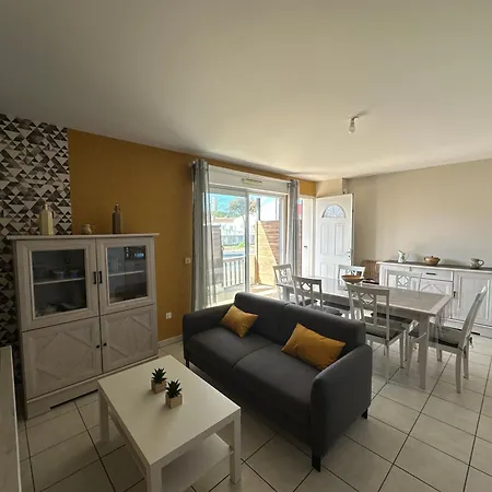 T3 Proche Centre - Parking Prive - Wifi *